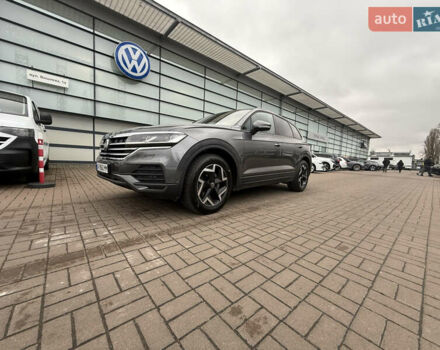 Серый Фольксваген Туарег, объемом двигателя 2.97 л и пробегом 19 тыс. км за 64999 $, фото 5 на Automoto.ua