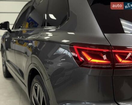 Серый Фольксваген Туарег, объемом двигателя 2.97 л и пробегом 39 тыс. км за 81500 $, фото 30 на Automoto.ua