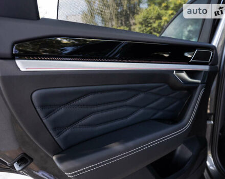 Серый Фольксваген Туарег, объемом двигателя 2.97 л и пробегом 29 тыс. км за 81450 $, фото 39 на Automoto.ua