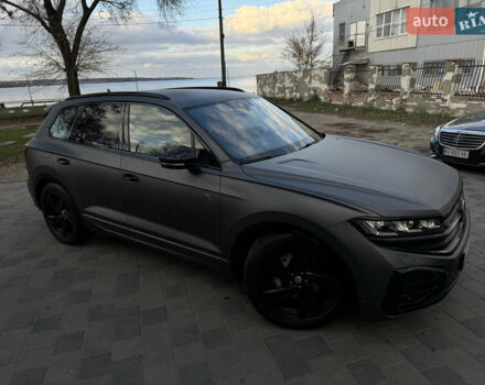 Серый Фольксваген Туарег, объемом двигателя 3 л и пробегом 13 тыс. км за 90000 $, фото 2 на Automoto.ua