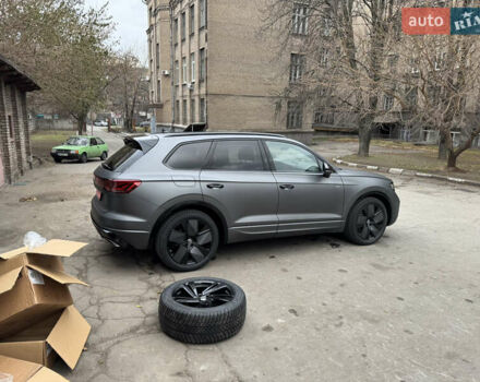 Серый Фольксваген Туарег, объемом двигателя 3 л и пробегом 13 тыс. км за 90000 $, фото 23 на Automoto.ua