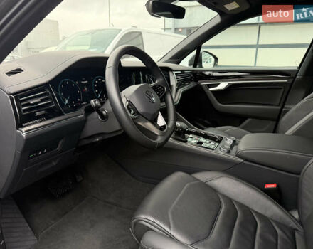 Серый Фольксваген Туарег, объемом двигателя 2.97 л и пробегом 19 тыс. км за 64999 $, фото 6 на Automoto.ua