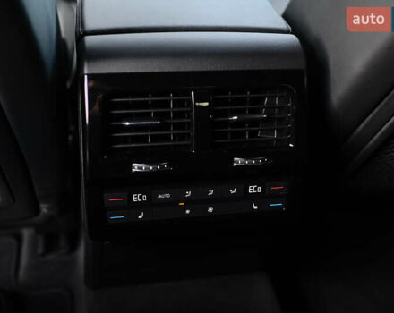 Серый Фольксваген Туарег, объемом двигателя 2.97 л и пробегом 32 тыс. км за 81000 $, фото 43 на Automoto.ua