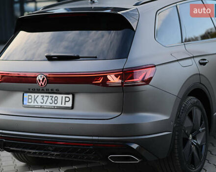 Серый Фольксваген Туарег, объемом двигателя 2.97 л и пробегом 32 тыс. км за 81000 $, фото 17 на Automoto.ua