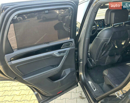 Серый Фольксваген Туарег, объемом двигателя 2.97 л и пробегом 31 тыс. км за 80000 $, фото 8 на Automoto.ua