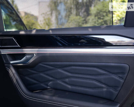 Серый Фольксваген Туарег, объемом двигателя 2.97 л и пробегом 29 тыс. км за 81450 $, фото 48 на Automoto.ua