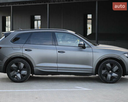 Серый Фольксваген Туарег, объемом двигателя 2.97 л и пробегом 32 тыс. км за 81000 $, фото 13 на Automoto.ua