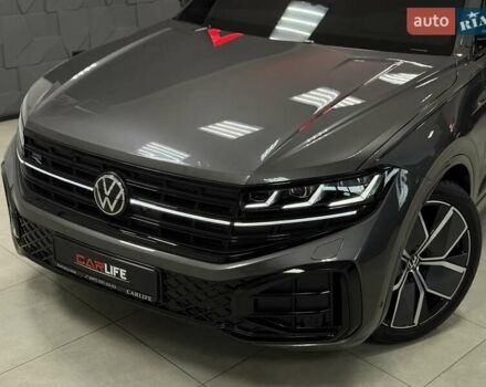 Серый Фольксваген Туарег, объемом двигателя 2.97 л и пробегом 39 тыс. км за 81500 $, фото 4 на Automoto.ua