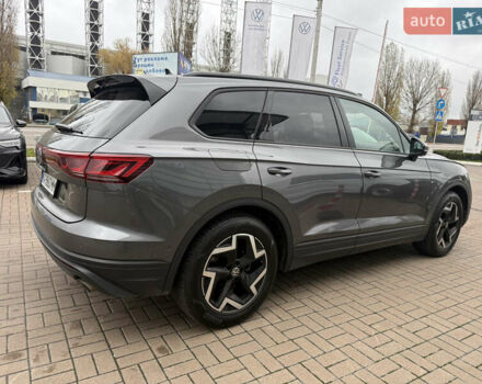 Серый Фольксваген Туарег, объемом двигателя 2.97 л и пробегом 19 тыс. км за 64999 $, фото 9 на Automoto.ua