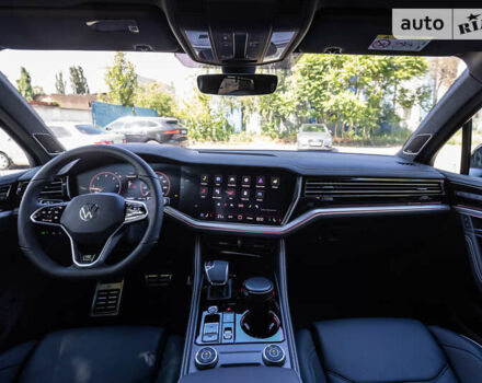 Серый Фольксваген Туарег, объемом двигателя 2.97 л и пробегом 29 тыс. км за 81450 $, фото 4 на Automoto.ua