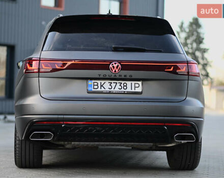 Серый Фольксваген Туарег, объемом двигателя 2.97 л и пробегом 32 тыс. км за 81000 $, фото 18 на Automoto.ua