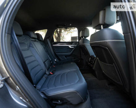 Серый Фольксваген Туарег, объемом двигателя 2.97 л и пробегом 29 тыс. км за 81450 $, фото 46 на Automoto.ua