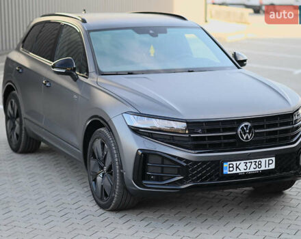 Серый Фольксваген Туарег, объемом двигателя 2.97 л и пробегом 32 тыс. км за 81000 $, фото 3 на Automoto.ua