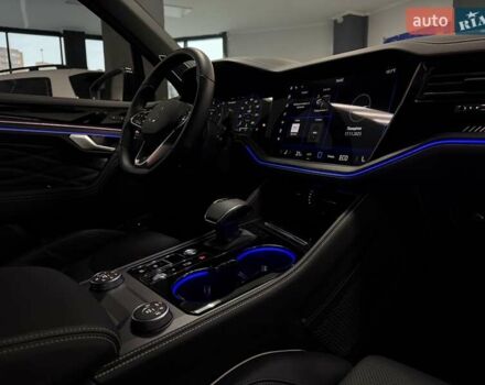 Серый Фольксваген Туарег, объемом двигателя 2.97 л и пробегом 39 тыс. км за 81500 $, фото 63 на Automoto.ua