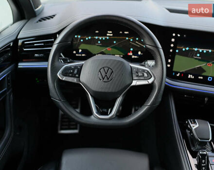 Серый Фольксваген Туарег, объемом двигателя 2.97 л и пробегом 32 тыс. км за 81000 $, фото 45 на Automoto.ua