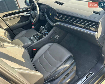 Серый Фольксваген Туарег, объемом двигателя 2.97 л и пробегом 31 тыс. км за 80000 $, фото 10 на Automoto.ua