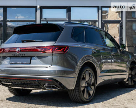 Серый Фольксваген Туарег, объемом двигателя 2.97 л и пробегом 29 тыс. км за 81450 $, фото 13 на Automoto.ua