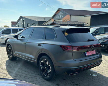 Серый Фольксваген Туарег, объемом двигателя 2.97 л и пробегом 31 тыс. км за 80000 $, фото 2 на Automoto.ua