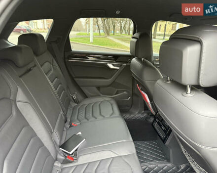 Серый Фольксваген Туарег, объемом двигателя 2.97 л и пробегом 20 тыс. км за 65000 $, фото 9 на Automoto.ua