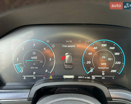 Серый Фольксваген Туарег, объемом двигателя 2.97 л и пробегом 31 тыс. км за 80000 $, фото 6 на Automoto.ua