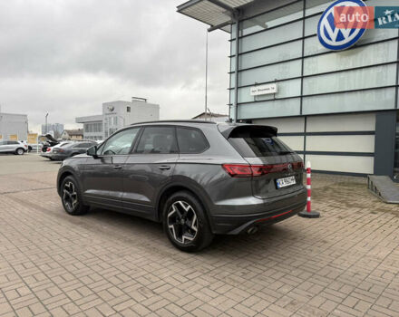 Серый Фольксваген Туарег, объемом двигателя 2.97 л и пробегом 19 тыс. км за 64999 $, фото 8 на Automoto.ua