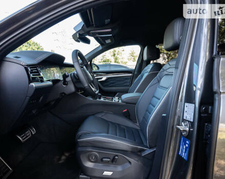 Серый Фольксваген Туарег, объемом двигателя 2.97 л и пробегом 29 тыс. км за 81450 $, фото 34 на Automoto.ua