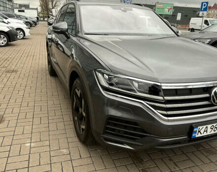 Серый Фольксваген Туарег, объемом двигателя 2.97 л и пробегом 19 тыс. км за 64999 $, фото 1 на Automoto.ua