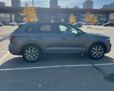 Серый Фольксваген Туарег, объемом двигателя 2.97 л и пробегом 25 тыс. км за 84000 $, фото 3 на Automoto.ua