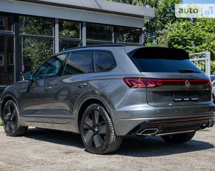 Серый Фольксваген Туарег, объемом двигателя 2.97 л и пробегом 29 тыс. км за 81450 $, фото 9 на Automoto.ua