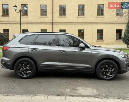 Серый Фольксваген Туарег, объемом двигателя 2.97 л и пробегом 20 тыс. км за 65000 $, фото 3 на Automoto.ua