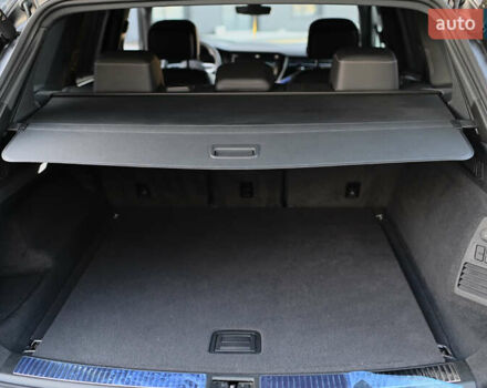 Серый Фольксваген Туарег, объемом двигателя 2.97 л и пробегом 32 тыс. км за 81000 $, фото 63 на Automoto.ua