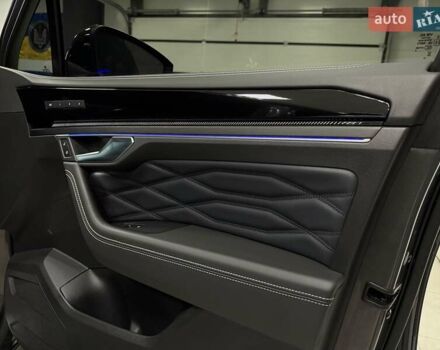 Серый Фольксваген Туарег, объемом двигателя 2.97 л и пробегом 39 тыс. км за 81500 $, фото 61 на Automoto.ua