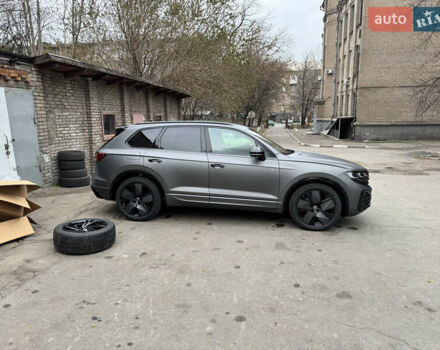 Серый Фольксваген Туарег, объемом двигателя 3 л и пробегом 13 тыс. км за 90000 $, фото 22 на Automoto.ua