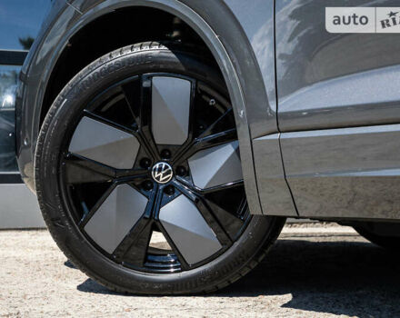 Серый Фольксваген Туарег, объемом двигателя 2.97 л и пробегом 29 тыс. км за 81450 $, фото 19 на Automoto.ua