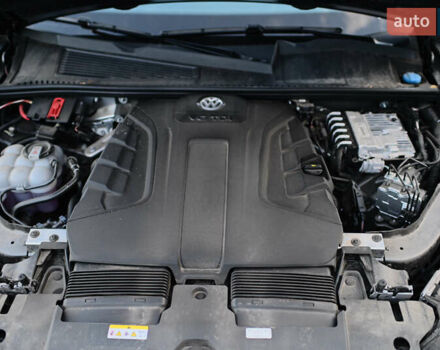 Серый Фольксваген Туарег, объемом двигателя 2.97 л и пробегом 32 тыс. км за 81000 $, фото 29 на Automoto.ua