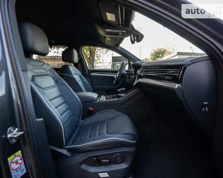 Серый Фольксваген Туарег, объемом двигателя 2.97 л и пробегом 29 тыс. км за 81450 $, фото 52 на Automoto.ua