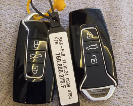 Серый Фольксваген Туарег, объемом двигателя 2.99 л и пробегом 11 тыс. км за 67500 $, фото 3 на Automoto.ua