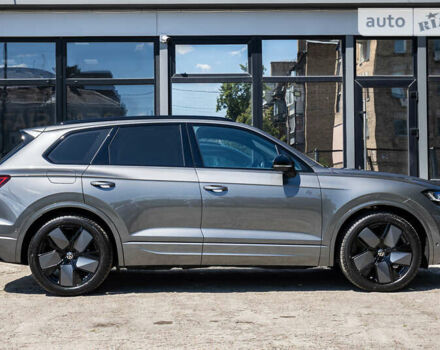 Серый Фольксваген Туарег, объемом двигателя 2.97 л и пробегом 29 тыс. км за 81450 $, фото 5 на Automoto.ua