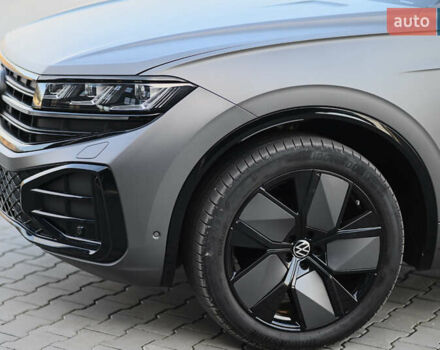 Серый Фольксваген Туарег, объемом двигателя 2.97 л и пробегом 32 тыс. км за 81000 $, фото 4 на Automoto.ua