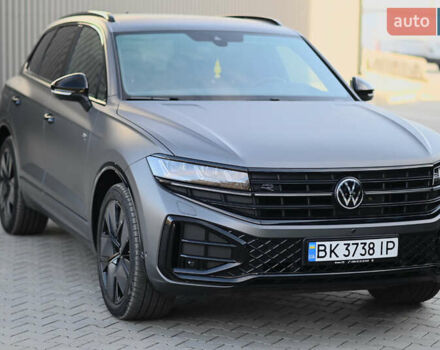 Серый Фольксваген Туарег, объемом двигателя 2.97 л и пробегом 32 тыс. км за 81000 $, фото 2 на Automoto.ua