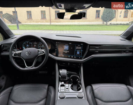 Серый Фольксваген Туарег, объемом двигателя 2.97 л и пробегом 20 тыс. км за 65000 $, фото 12 на Automoto.ua