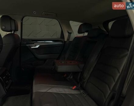 Сірий Фольксваген Туарег, об'ємом двигуна 2.97 л та пробігом 79 тис. км за 59900 $, фото 45 на Automoto.ua