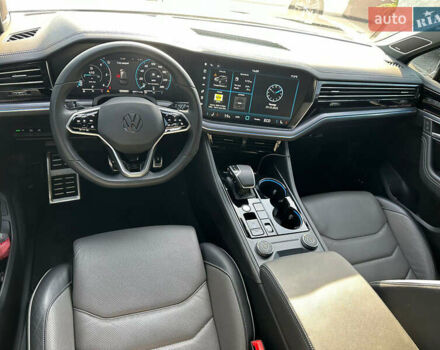 Серый Фольксваген Туарег, объемом двигателя 2.97 л и пробегом 31 тыс. км за 80000 $, фото 15 на Automoto.ua