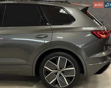 Серый Фольксваген Туарег, объемом двигателя 2.97 л и пробегом 39 тыс. км за 81500 $, фото 24 на Automoto.ua