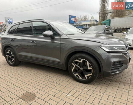 Серый Фольксваген Туарег, объемом двигателя 2.97 л и пробегом 19 тыс. км за 64999 $, фото 11 на Automoto.ua