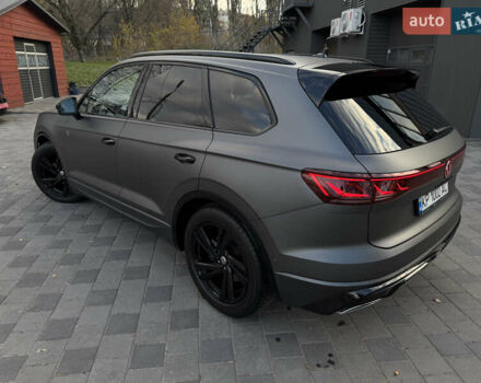 Серый Фольксваген Туарег, объемом двигателя 3 л и пробегом 13 тыс. км за 90000 $, фото 4 на Automoto.ua