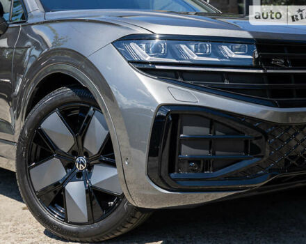 Серый Фольксваген Туарег, объемом двигателя 2.97 л и пробегом 29 тыс. км за 81450 $, фото 18 на Automoto.ua