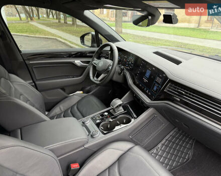 Серый Фольксваген Туарег, объемом двигателя 2.97 л и пробегом 20 тыс. км за 65000 $, фото 8 на Automoto.ua