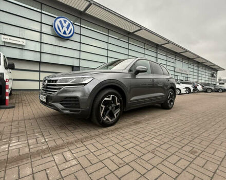 Серый Фольксваген Туарег, объемом двигателя 2.97 л и пробегом 19 тыс. км за 64999 $, фото 4 на Automoto.ua