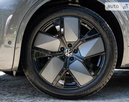 Серый Фольксваген Туарег, объемом двигателя 2.97 л и пробегом 29 тыс. км за 81450 $, фото 15 на Automoto.ua